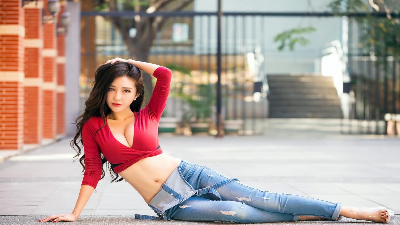 熊和女生拔蘿卜的游戲:  萌寵與少女的田園奇遇